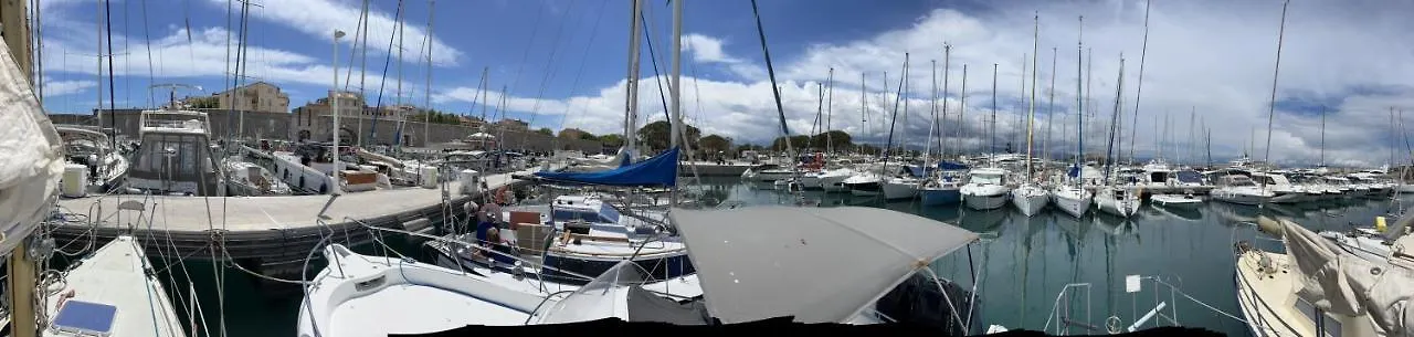 Location 0*, Antibes France