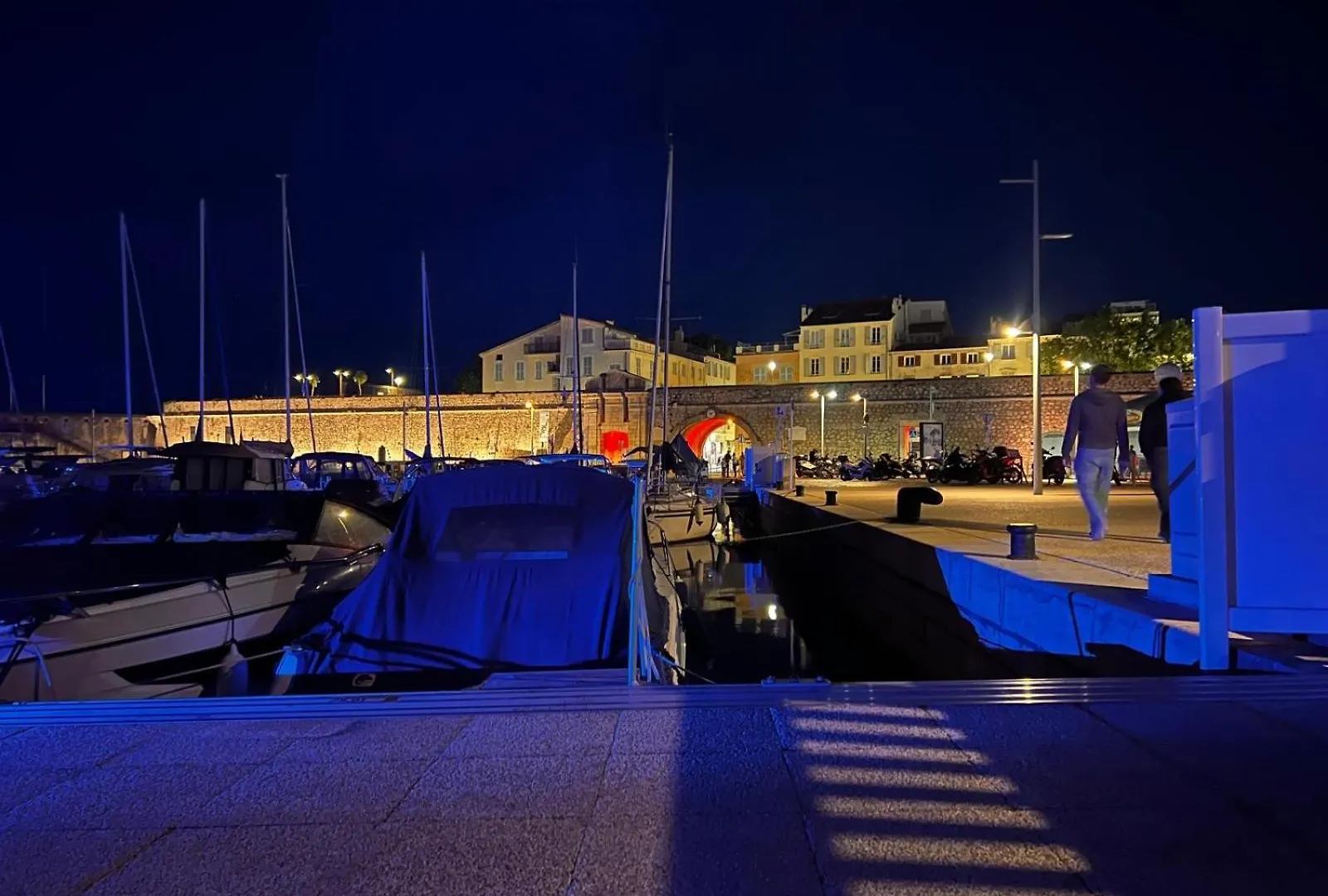 Botel Hotel Location Antibes