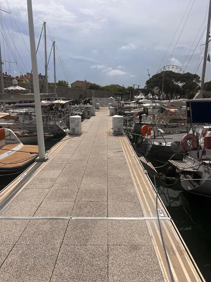 Location 0*, Antibes